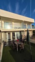 Adosado familiar 160 m, 2 piscinas, vistas al mar y montaña, 7 personas, wifi, mascotas, cuna - Chambres d'hôtes Peñíscola
