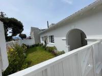 Quaint Muizenberg Stay and Private Suite - B&B Muizenberg