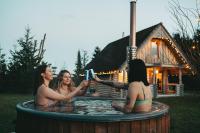 Romantic stay at loghouse VäikeTeeMaja - B&B Üksnurme