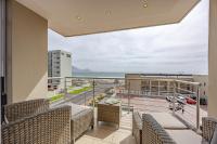 Luxury Ocean View Beachfront 2 bed apartment -206 The Waves, Blouberg, Cape Town - B&B Bloubergstrand