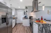 Charming & Renovated Home 20 Minutes from Tampa - Chambres d’hôtes Brandon