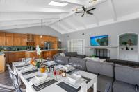 Carroll Cove Renovated Pool Home Sleeps 14 Carrollwood, Tampa - B&B Tampa