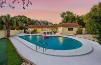 Carroll Cove Renovated Pool Home Sleeps 14 Carrollwood, Tampa - B&B Tampa