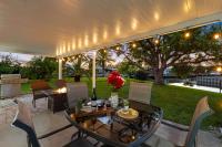 Modern Coastal Retreat w Waterfront Canal Views - B&B Tampa
