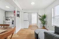 Dormont Pittsburgh 2 Modern and Bright 1 Bedroom Apartment, Free Street Parking - Chambres d'hôtes Pittsburgh