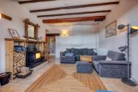 Cosy Lodge Getaway with Private Beach & Fireplace - Ferienwohnung Erskine