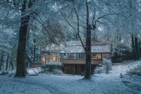 Architectural Woodland Spa Estate - 2 Hot Tubs - Bed and Breakfast Clapton in Gordano