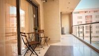 Premium Stay - Spacious 3BR with Balcony - B&B Bucarest