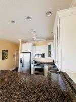 102 6Th St S-Downstairs Home - B&B Bradenton Beach