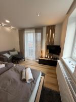 Plně vybavený krásný apartmán 1kk s balkonem, výhledem - B&B Jablonec nad Nisou