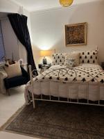 Number 78 Guest house M56 junction 12 located 5 minutes drive from Frodsham Continental breakfast Included - Chambres d’hôtes Frodsham