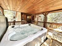 Western theme! Amazing Spa, Fireplace and Deck! - B&B Overgaard
