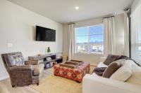 NEW Modern Interquest Stay - King Bed - Balcony - B&B Colorado Springs