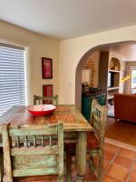 2 bedroom, large fenced yard, 3 mins from farmers market - B&B Las Cruces