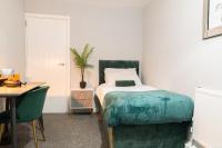 Deluxe Two-Bedroom Apartment with Garden View