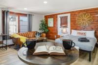 Modern Studio • Balcony • Pet Friendly - Bed and Breakfast St. Petersburg