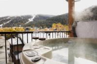 Bike Park and Golf Hot Tub Arcade Sleeps 7 - Chambres d'hôtes Sun Peaks