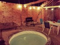 Lincoln Halo Dome,Hot Tub,6 beds, Projector - Groups OK - B&B Snelland