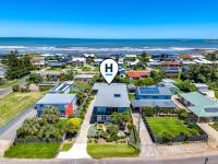 65 McLeod Rd Middleton Pet Friendly Wi-Fi - No Linen Included - B&B Middleton