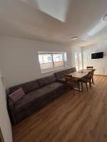 Appartamento con 2 Camere da Letto e Balcone