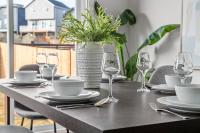 Herron Rise Luxury 4 Bedroom Main Floor - B&B Calgary