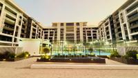 Petalz Luxury furnished studio with Balcony Swimming Pool Gym Kids play ground - Chambres d'hôtes Dubaï