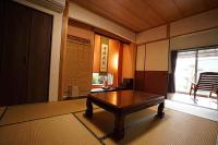 おこさま連れ限定一棟貸し的場邸 - Chambres d'hôtes Ōkawa