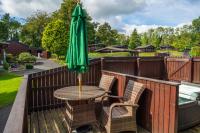 Bluebell Lodge 5 with Hot Tub - Chambres d’hôtes Newton Stewart