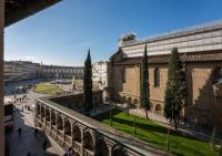 Avelli Pia Fourth Floor with 2 Bathrooms - Florence Charming Apartments - Delightful and bright 4rd-floor apartment without elevator, overlooking one of Florence's most beautiful squares, Exceptionally located for exploring the city - Chambres d'hôtes Florence
