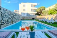 Pasko 5 centrally apartment with pool - B&B Novalja