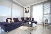 Larnaca Salt Lake Gem, Airy 2 BDRM Apartment - B&B Lárnaca