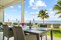 26 Sunset Point Vacations Luxury Oceanfront Condo with Private Garden West Bay - B&B West Bay