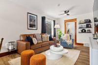 Fossil Flats 3BR Designer Home in Centre of Town - Bed and Breakfast Drumheller