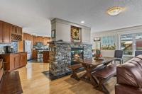 Mountain View Retreat Elegant 3BR condo with Gym - B&B Canmore