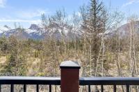 Peaceful 2BR Retreat with MTN Views Close to Banff - B&B Canmore