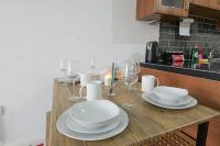 City Center Base Spacious Apartment with Secure Parking - Bed and Breakfast Manchester