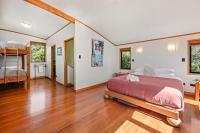 ON THE ROCKS, Whale Bay - B&B Raglan