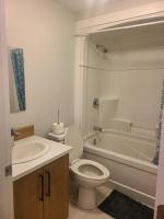 Private One Bedroom Basement Apartment with Separate Entrance - B&B Dieppe