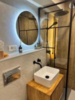 Central Apartment - B&B Craiova