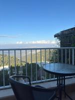 Large Vacation Apartment With A Stunning View In Isfiya, Mount Carmel - דירת נופש עם נוף מדהים בעספיא - B&B ‘Isfiyā