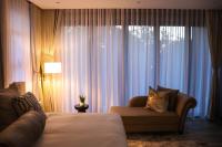 Chambre Lit King-Size - Vue sur Piscine 