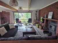 Retro Revival - Fondue, Flares & Feeling Groovy - Chambres d’hôtes Ocean Grove