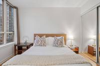 Queen Bed/Sauna/Pool/Gym/Wi-Fi/Sleeps four Guests! - B&B Vancouver