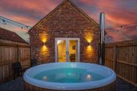 Luxury barn with private wood fired hot tub - B&B Selby