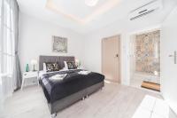 Deluxe Double or Twin Room with City View