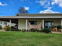 Sítio com piscina aquecida e vista pras montanhas - B&B Pedra Bela
