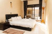 Large 2 bedroom apartment in prime location - 2 Balconies & private Parking - B&B Rabat