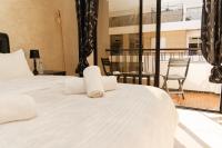 Large 2 bedroom apartment in prime location - 2 Balconies & private Parking - B&B Rabat