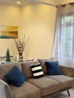 Nayuha Apt A1 - 3 bed rooms - Reach for the beach, across the road - B&B Flic en Flac