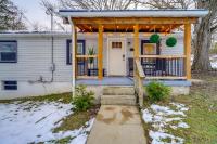 Walk to Dtwn Fayetteville: Family Home w/ Fire Pit - Chambres d'hôtes Fayetteville
